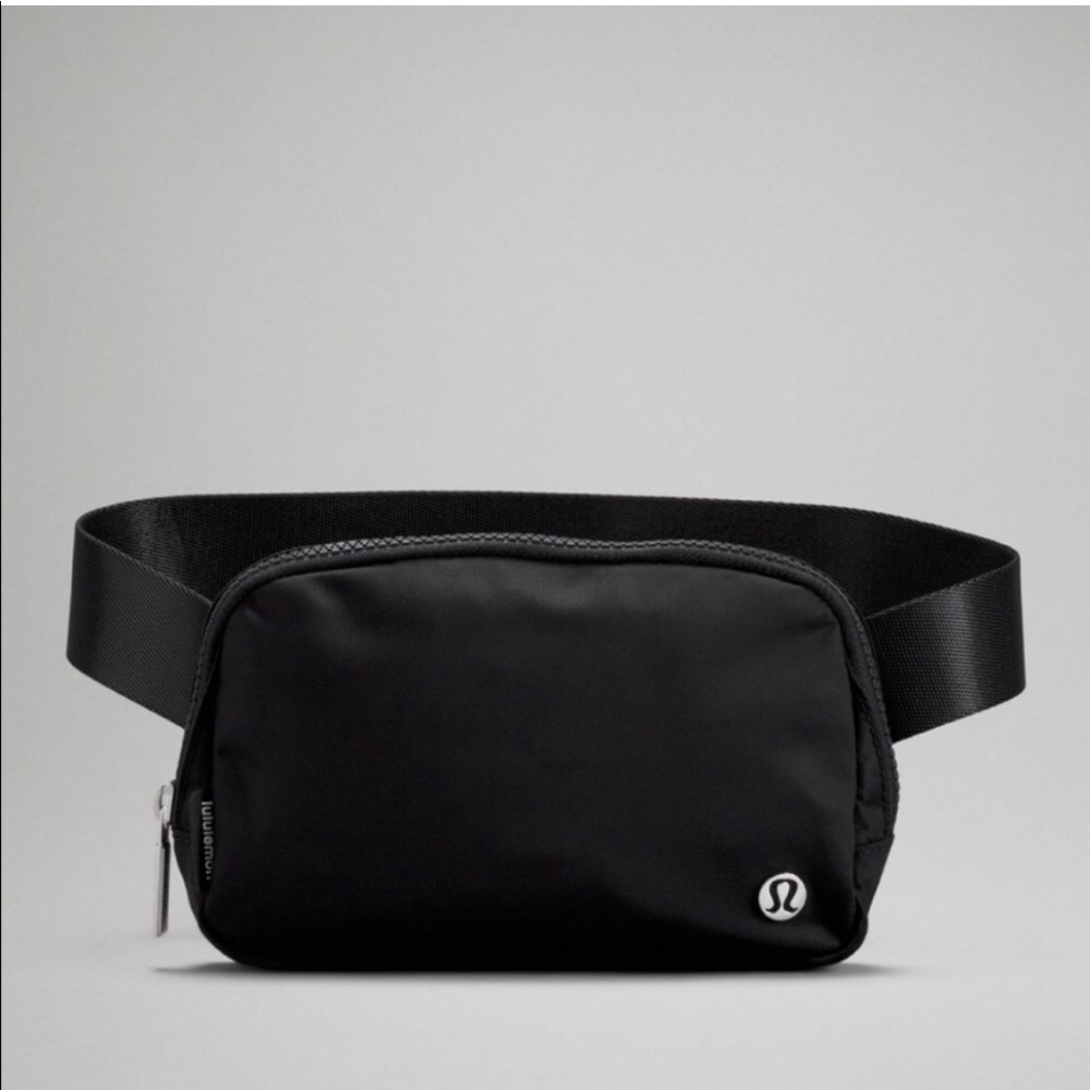 NWT* Lululemon Everywhere Belt Bag - black